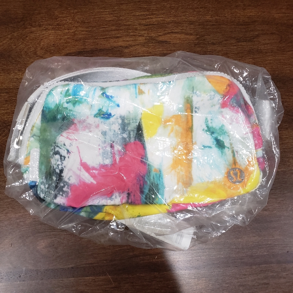 NWT Everywhere Belt Bag